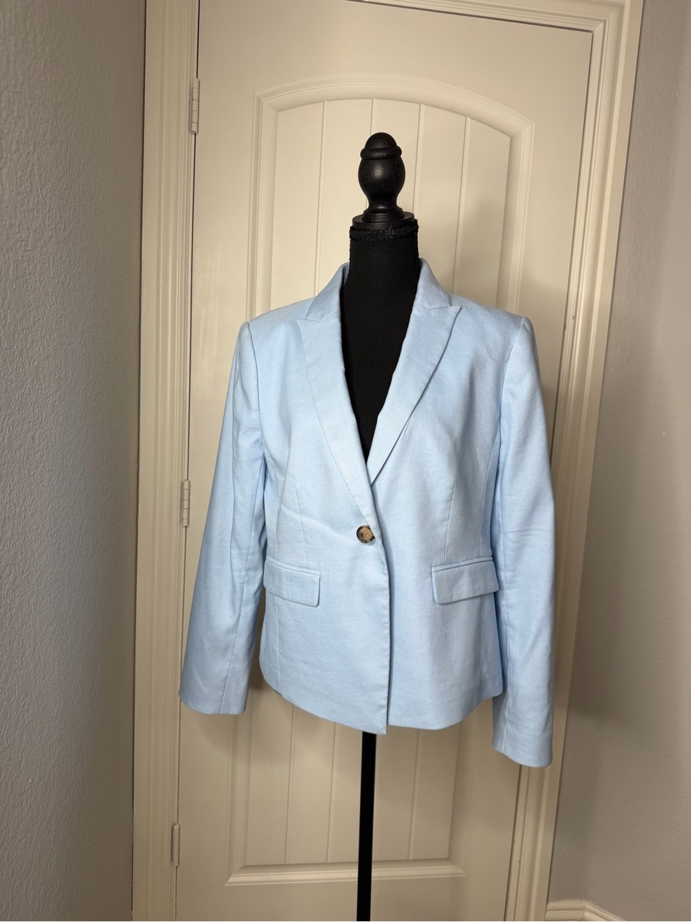 Ann Taylor - 2 piece suit. Light Blue Women’s Single-Button Blazer and pants